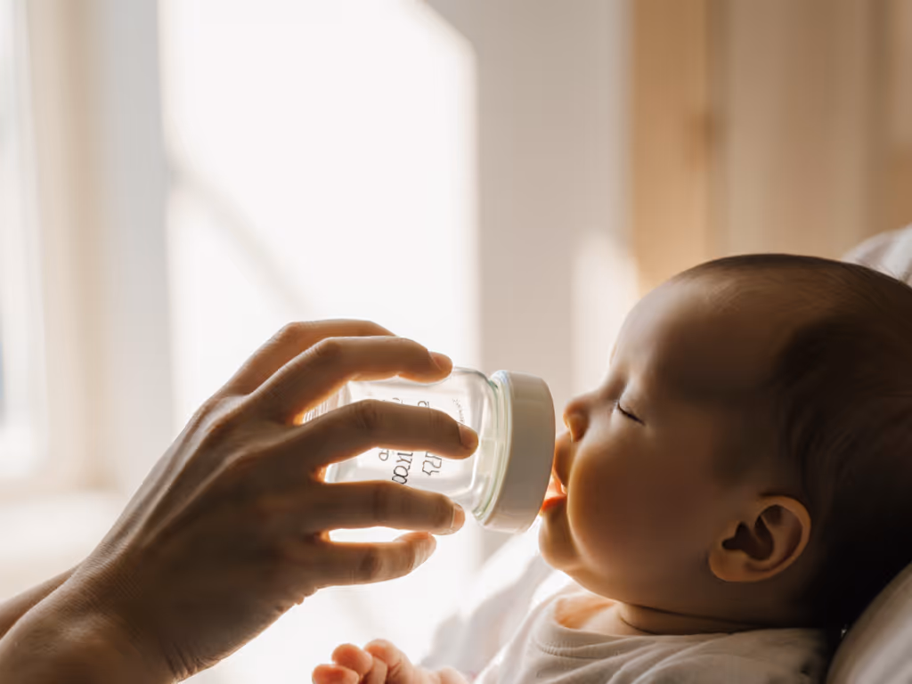parent_using_bottle_with_infant