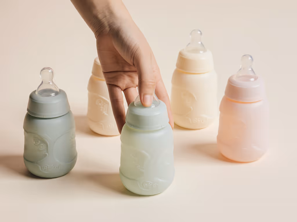 medical-grade_silicone_baby_bottle_with_soft_texture_demonstration